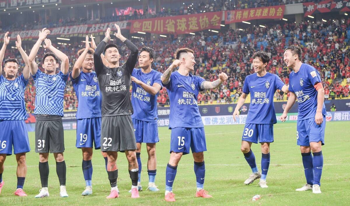 J联赛理事会将于本月19日举行，随着绝大多数俱乐部表示赞成联赛赛制改为跨年制，J联赛计划从2026-2027赛季开始以秋春制运营联赛的可能性非常大。